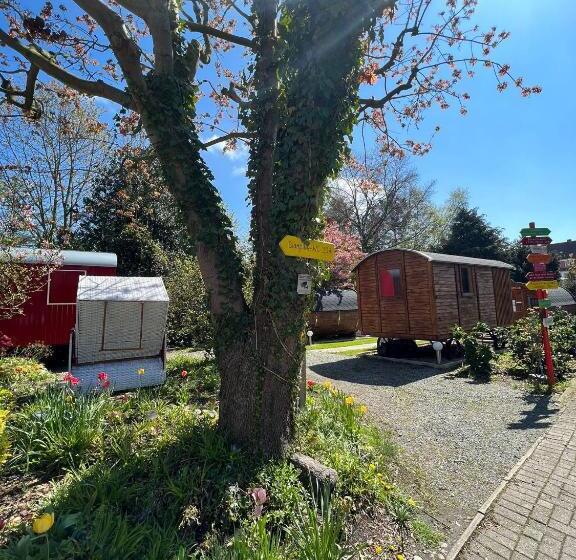 Отель Columbus Und Glamping