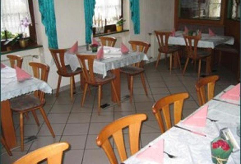 فندق Gasthaus Und Pension Mombergstube