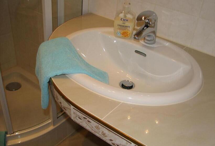 هتل Pension Lydia