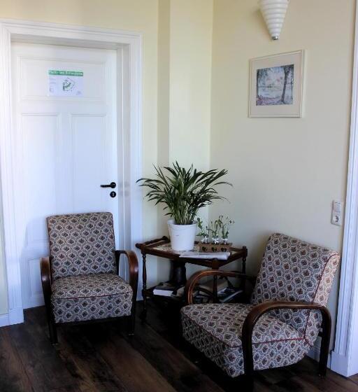 Отель The Avalon