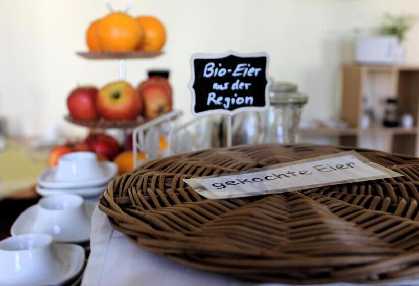 Отель The Avalon