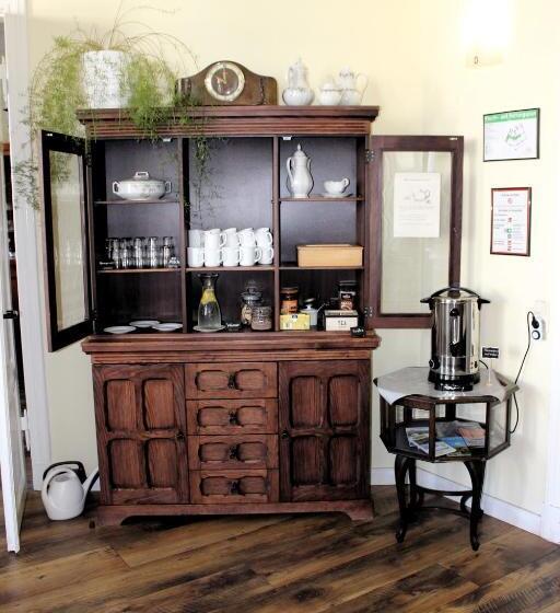 Отель The Avalon