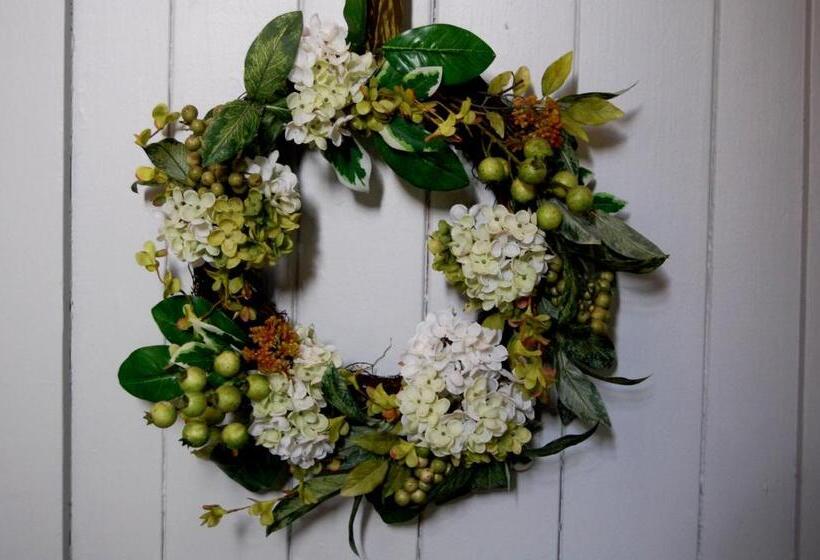 Отель The Avalon