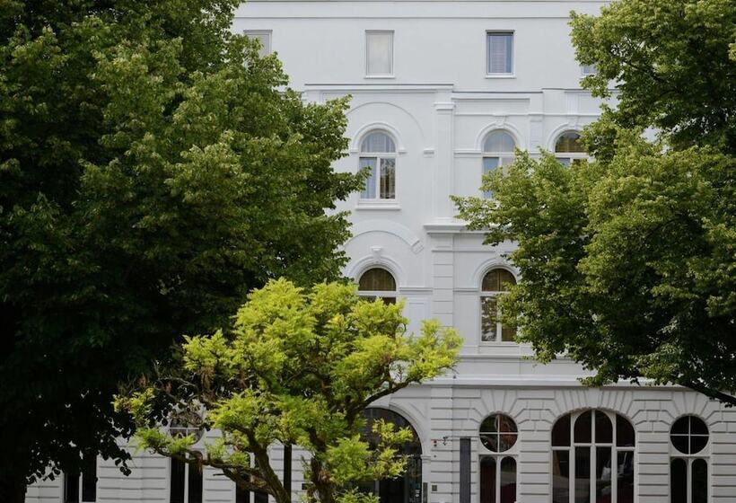 호텔 Yoho   The Young