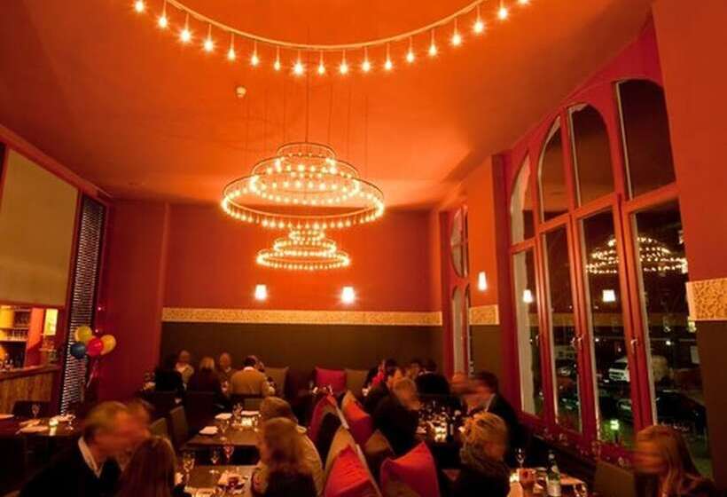 호텔 Yoho   The Young