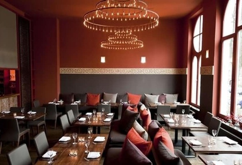 호텔 Yoho   The Young