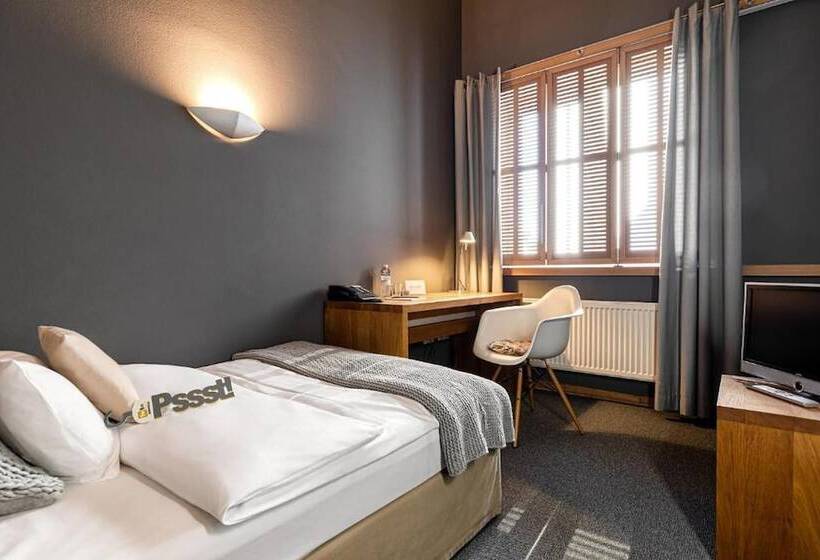 酒店 Yoho   The Young