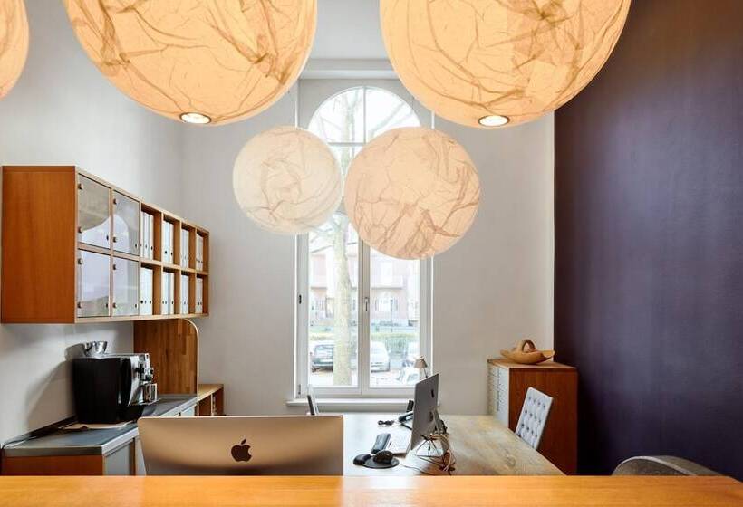 호텔 Yoho   The Young