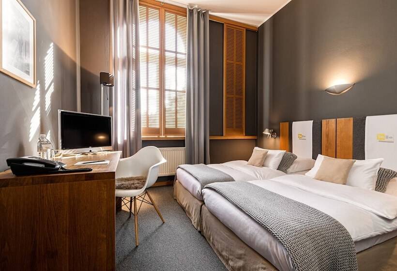 酒店 Yoho   The Young