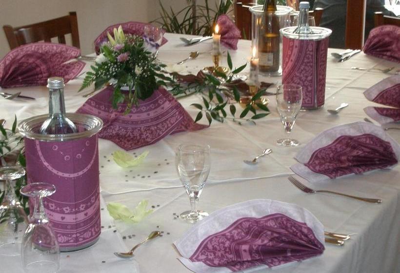 بنسيون Gasthof Strausberg Nord