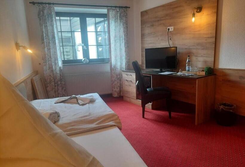 بنسيون Haus Krone