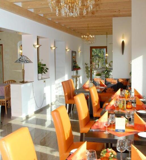 ペンション Restaurant Laux