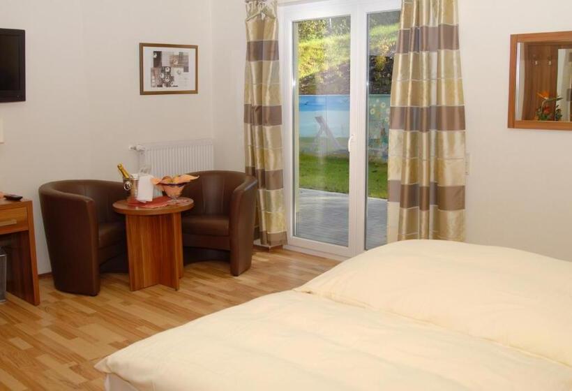 ペンション Restaurant Laux