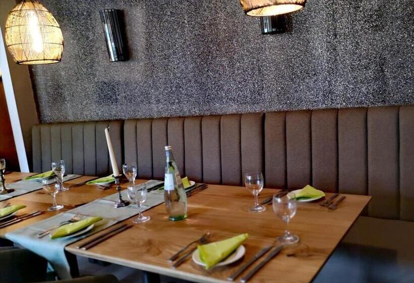 ペンション Restaurant Laux