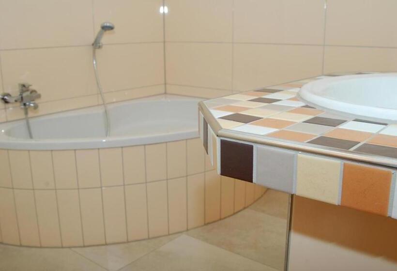 ペンション Restaurant Laux