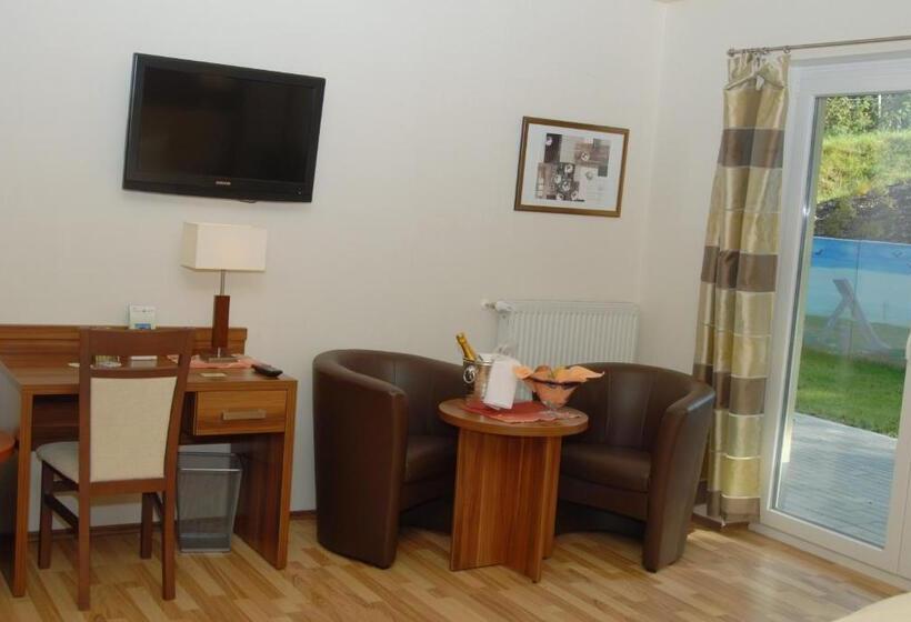 ペンション Restaurant Laux