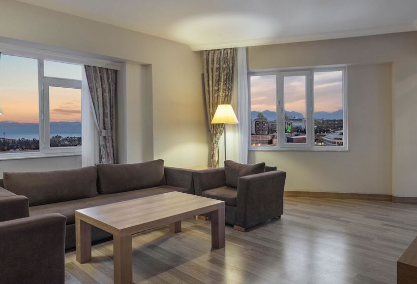 Ramada Resort By Wyndham Lara