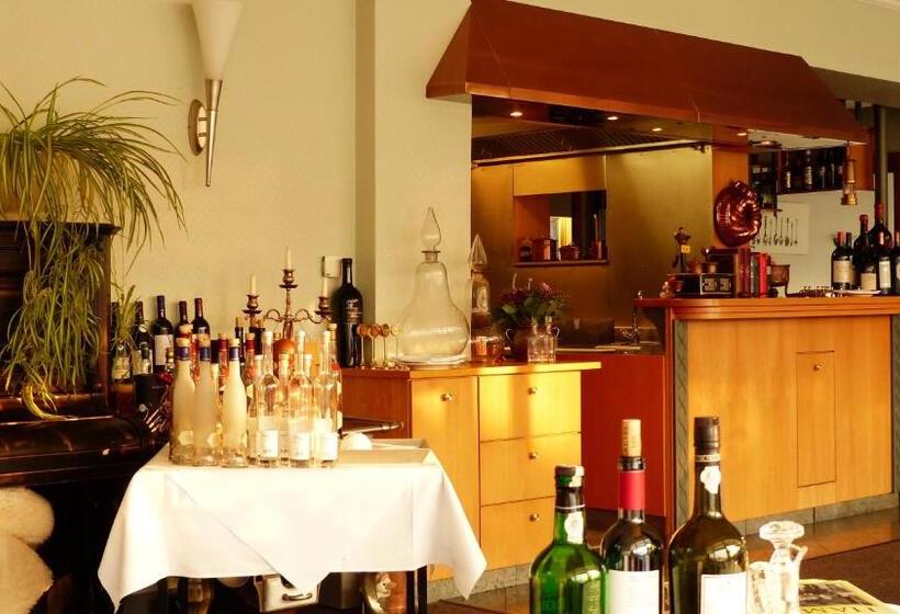 Restaurant Und Hotel Zum Weissen Ross