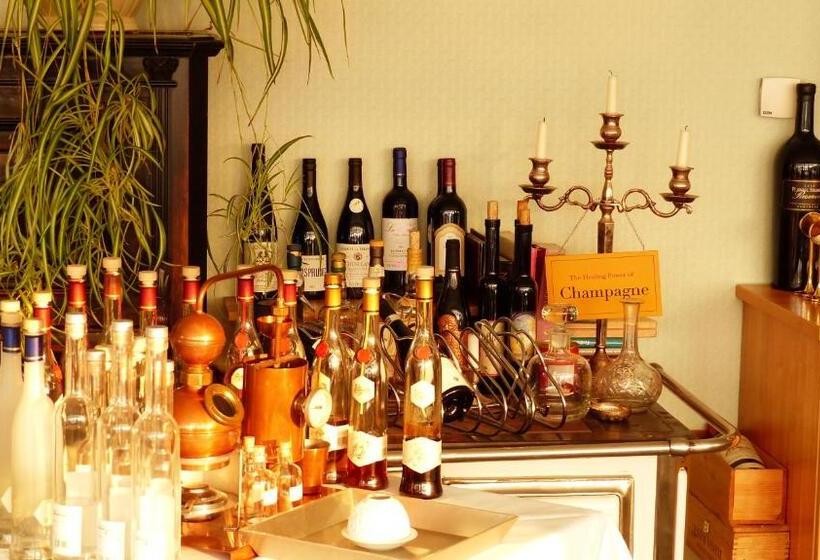 Restaurant Und Hotel Zum Weissen Ross