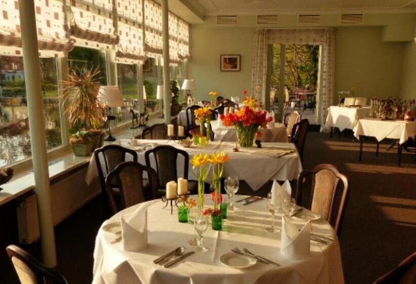 Restaurant Und Hotel Zum Weissen Ross