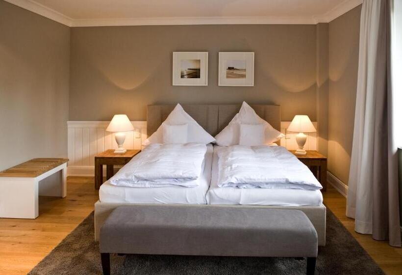 Und Landhaus  Kastanie