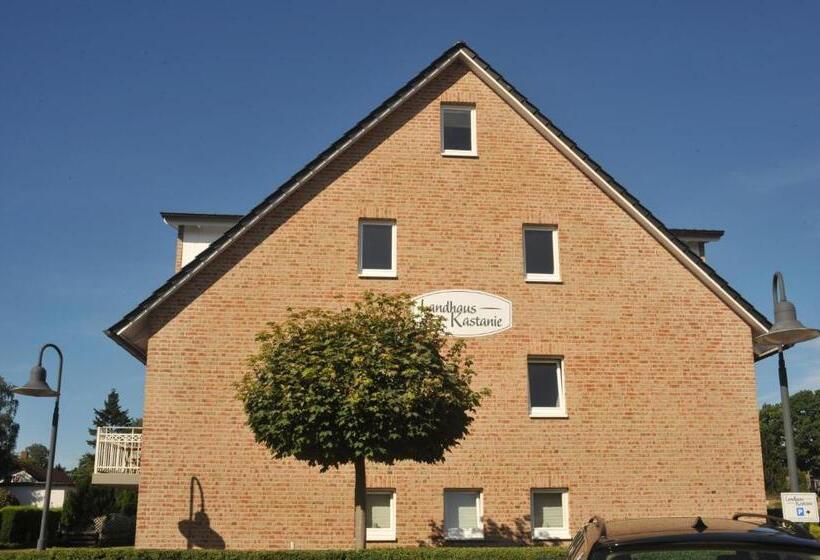 Und Landhaus  Kastanie