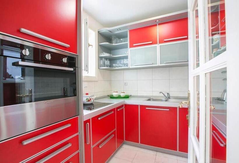 Beach Apartment Sveti Stefan