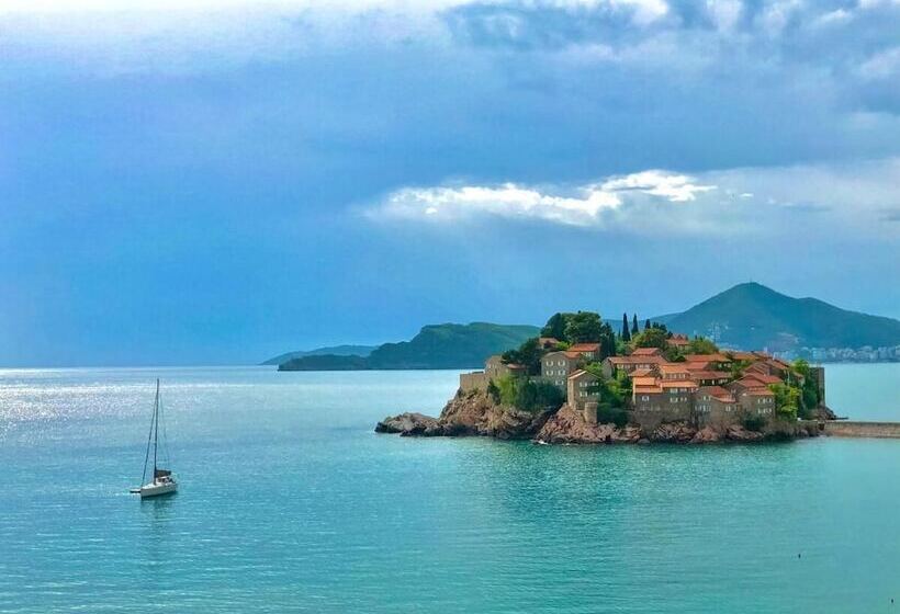 Beach Apartment Sveti Stefan