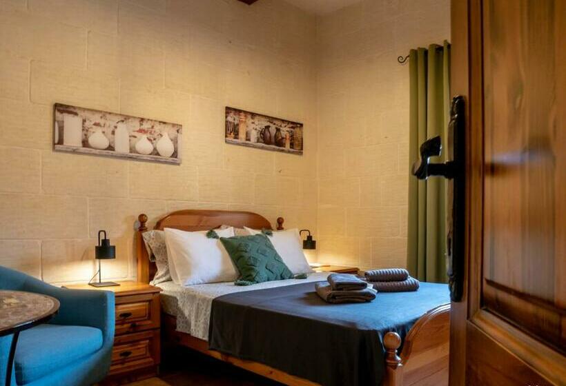 تختخواب و صبحانه Moonshine Villa