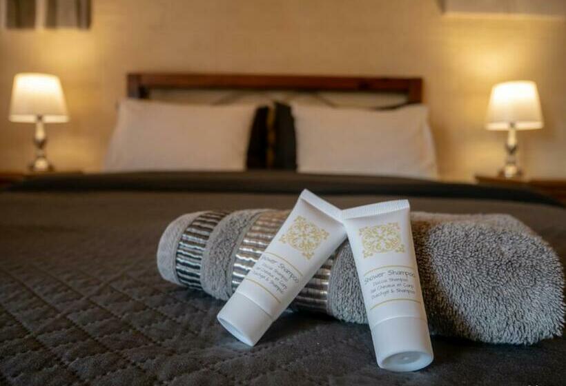 تختخواب و صبحانه Moonshine Villa