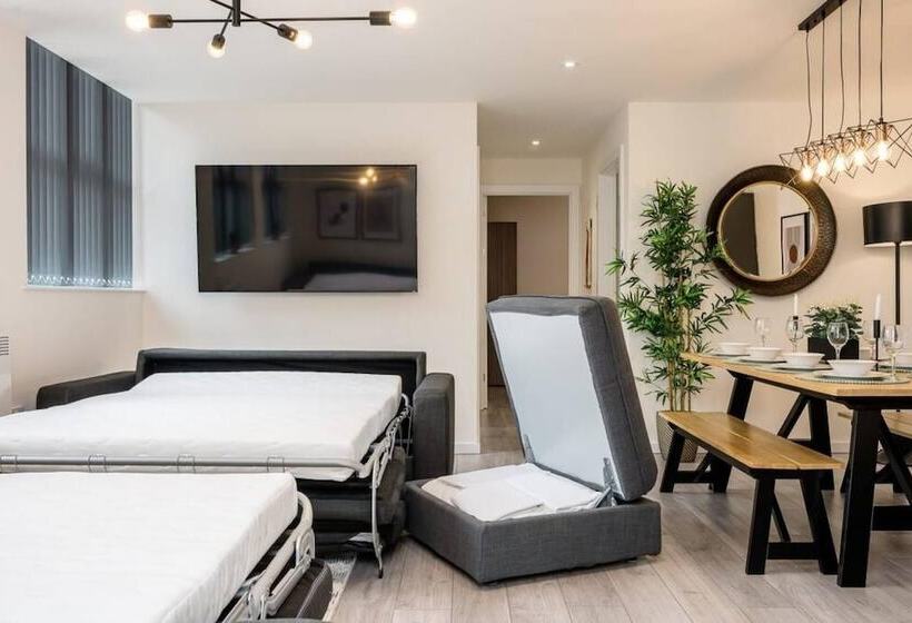 Host & Stay   The Rodney Courtyard