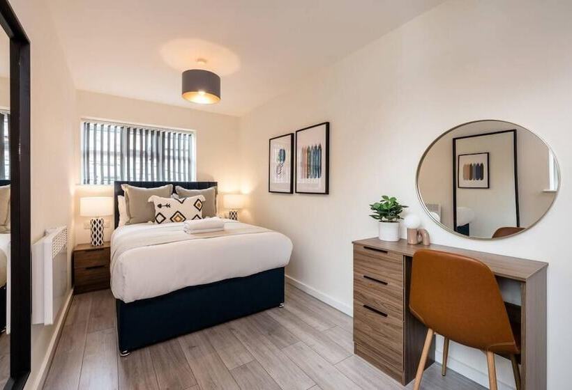 Host & Stay   The Rodney Courtyard