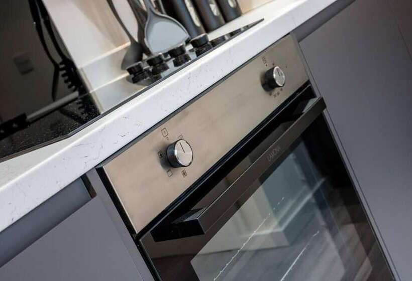 Host & Stay The Rodney Courtyard