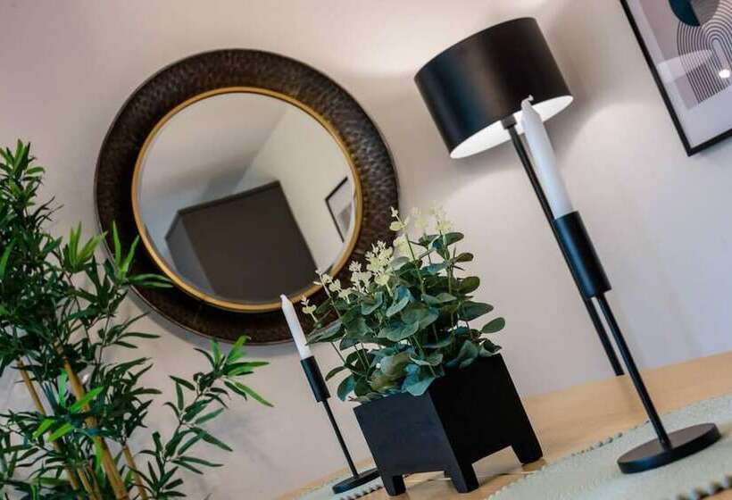 Host & Stay   The Rodney Courtyard