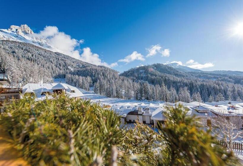 Отель Das Royal In Obereggen