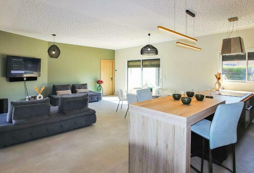 Amazing Home In Cléon D Andran
