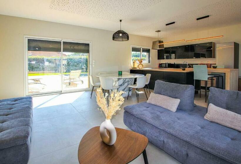Amazing Home In Cléon D Andran