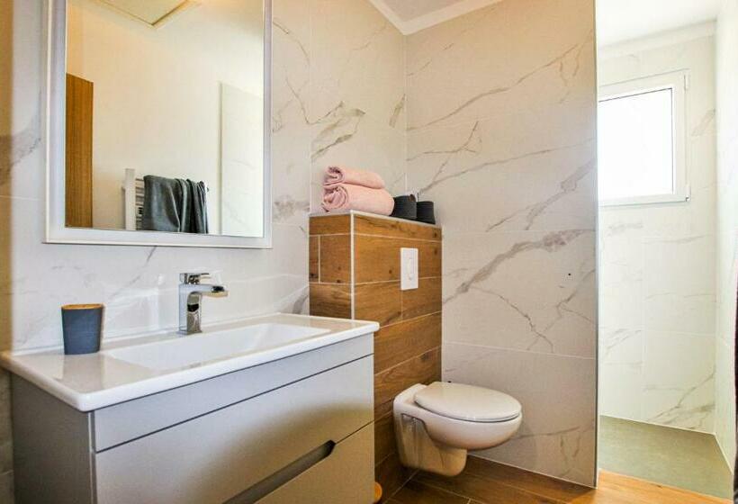 Amazing Home In Cléon D Andran