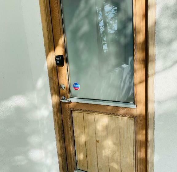 تختخواب و صبحانه Easy Stay