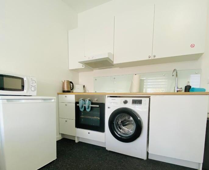 تختخواب و صبحانه Easy Stay