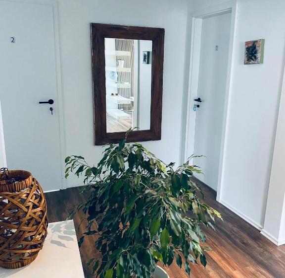 تختخواب و صبحانه Easy Stay