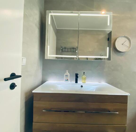 تختخواب و صبحانه Easy Stay