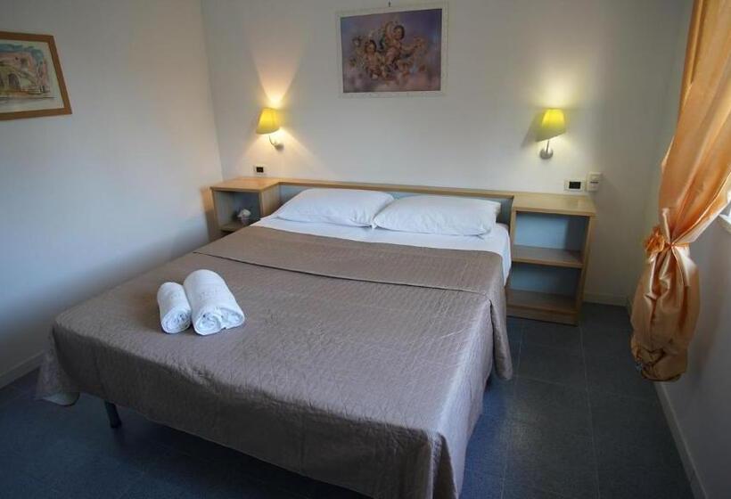 Charme A 300 Mt Dal Mare   Calabria