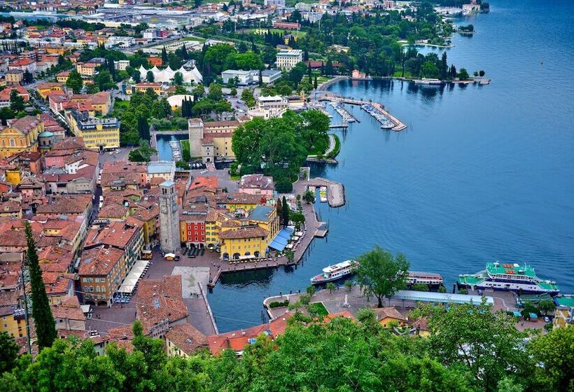 Residenza Rocca Del Lago 4   Happy Rentals