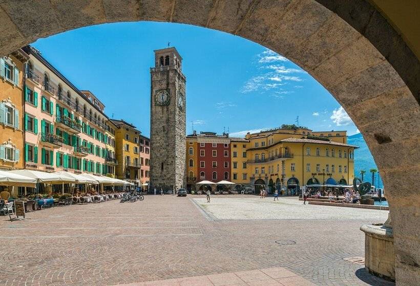 Residenza Rocca Del Lago 4   Happy Rentals