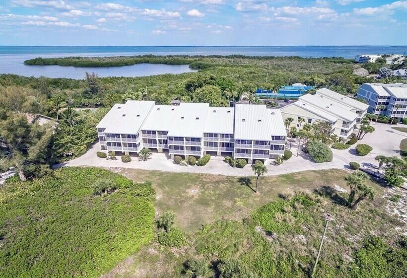 South Seas Beach Villa 2001