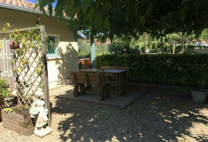 Studio Indépendant   2 Voyageurs   Jardin/jacuzzi