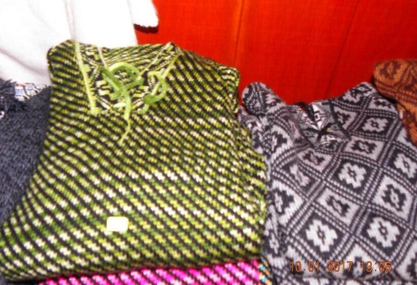 ホテル Huaytusive Inn