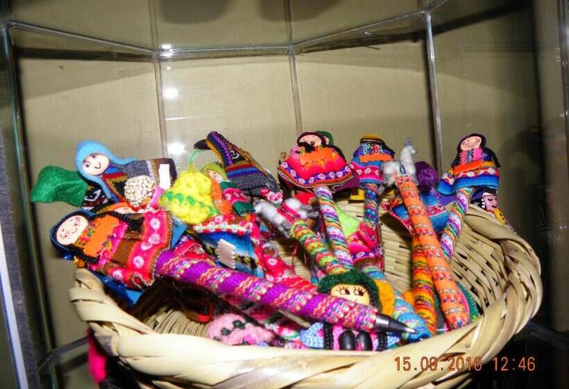 ホテル Huaytusive Inn