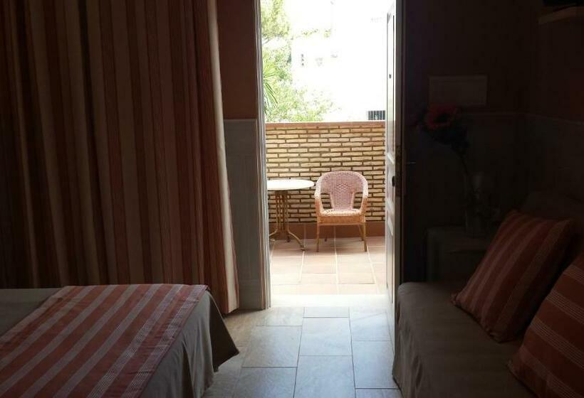 پانسیون Hostal Noli